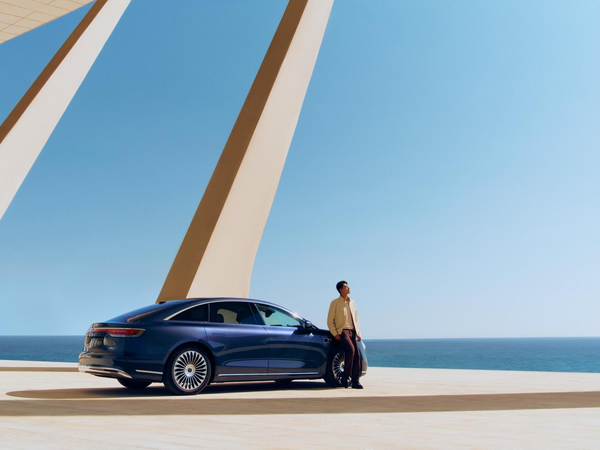 鸿蒙智行最美轿车驾到!享界S9开订2小时订单破3000台