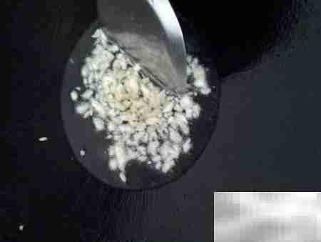 蒜末拇指蛤汤:鲜香开胃