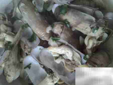 蒜末拇指蛤汤:鲜香开胃