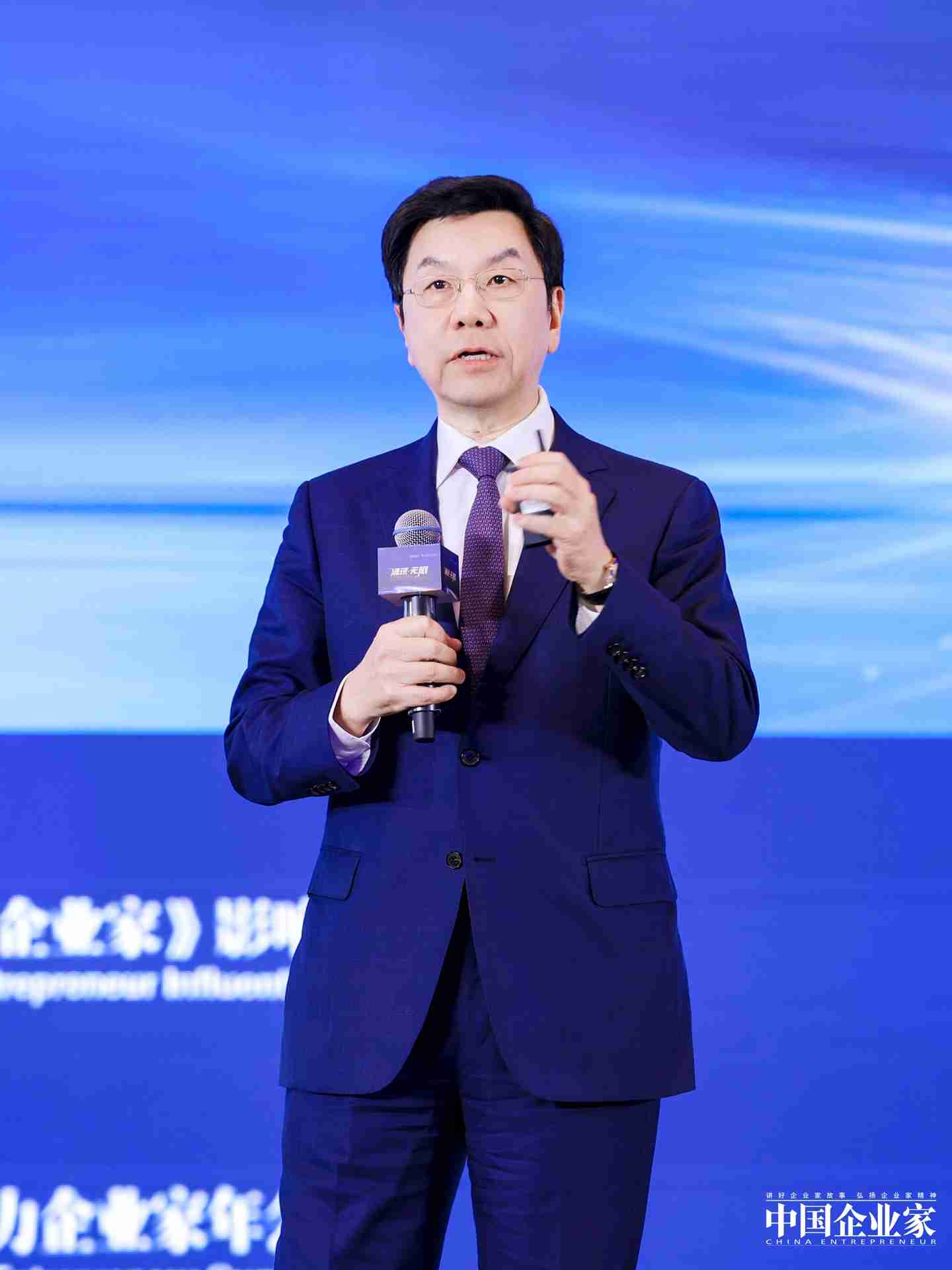 李开复：未来办公司和搭积木一样快，比谁更会用 Agent