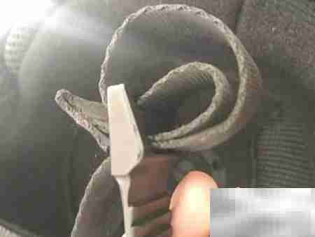 电动车头盔日字扣系法图解