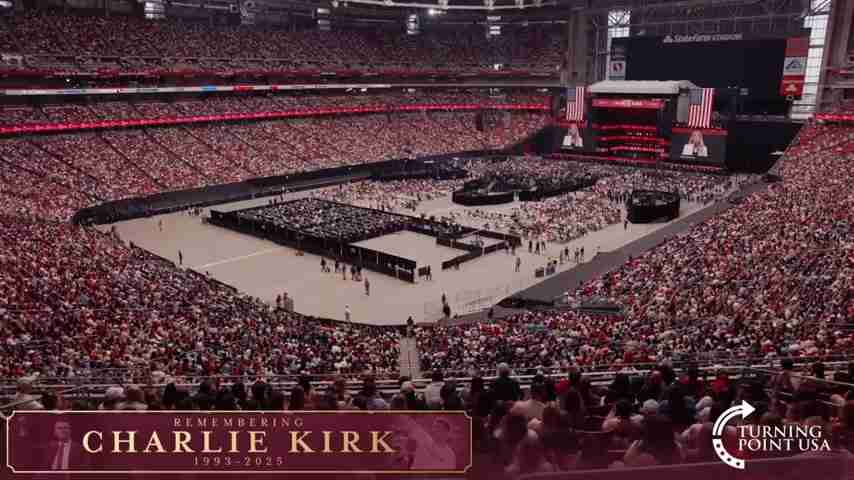 行为分析师解读：特朗普拥抱Erika Kirk事件的深层含义