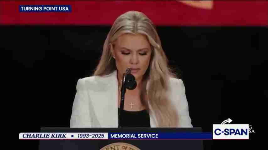 行为分析师解读：特朗普拥抱Erika Kirk事件的深层含义