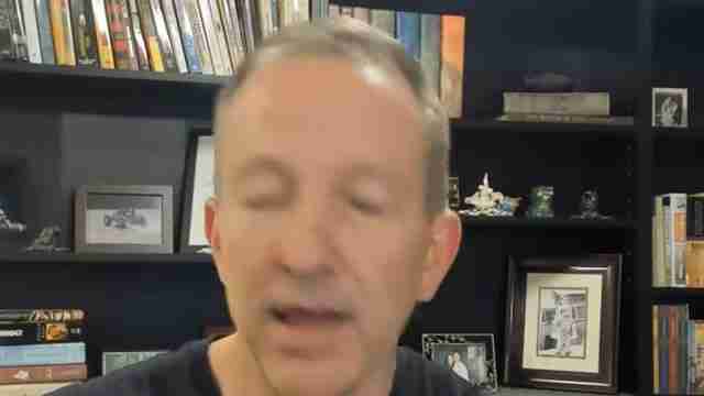 AI赋能团队协作：视频转SOP， делегирование永不止步