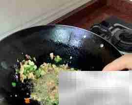 猪肉炒狗儿豆做法详解