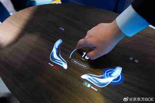 京东方发布“HERO 2.0智能座舱” 自带投影仪和智能桌