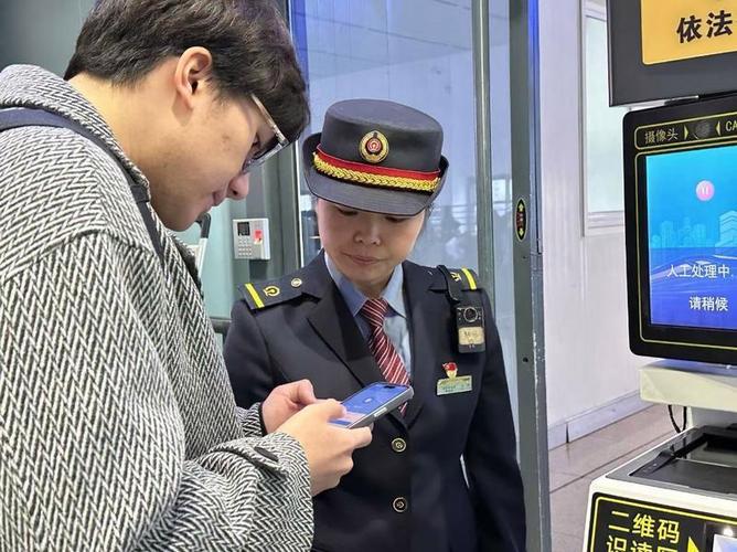 建筑工地务工人员如何批量购买回乡火车票？单位申请流程详解