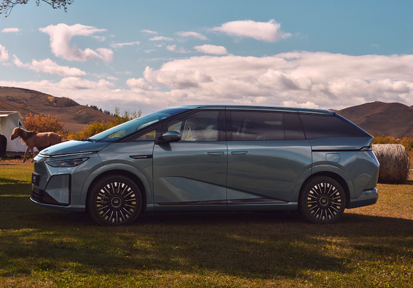 内地与香港双冠 小鹏X9获12月交付及香港季度销量第一