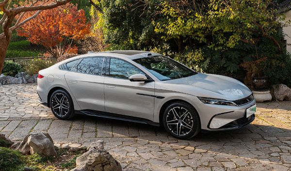 2025年国产车出口总量达710万辆 两家车企破百万！