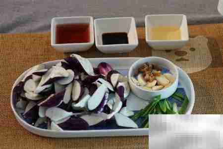 鱼丁烧茄子,美味下饭首选