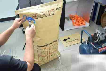 集装箱充气袋充气方法