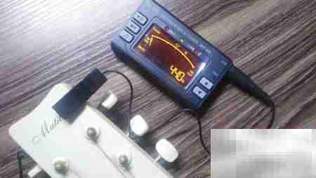 轻松调音：吉他调音器使用指南