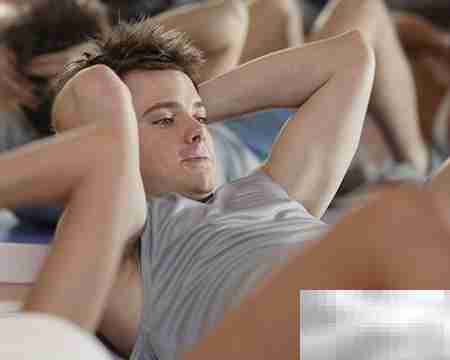 宅男健身指南：轻松在家练出好身材