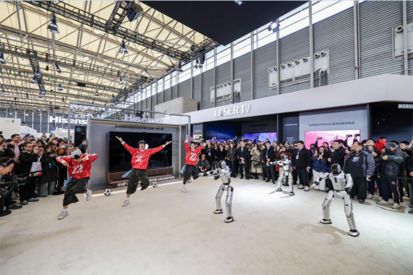 领跑彩色光源时代！海信携三大硬核技术亮相AWE2026