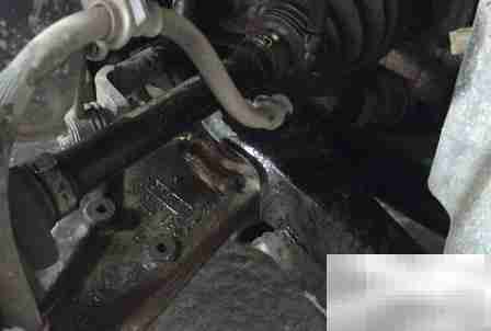 刹车油管堵塞会散发糊味吗