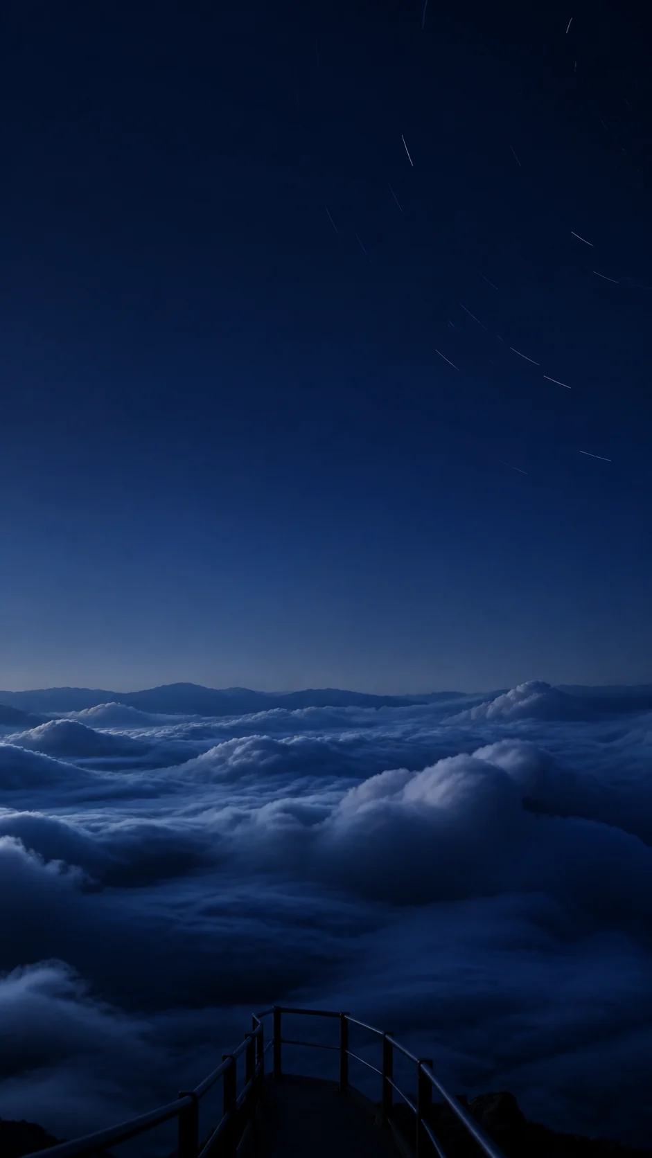 夜航云海观景台深蓝星轨手机壁纸主图，顶部保留锁屏留白