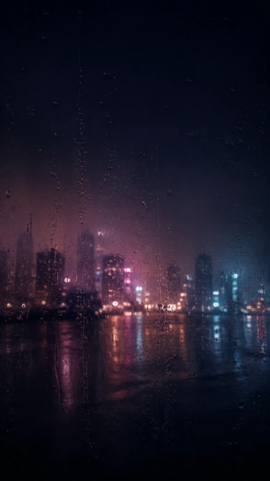 雨窗霓虹光斑手机壁纸变体,右上紫蓝光簇与中央偏左低对比图标区